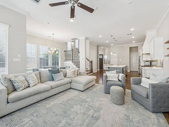 3rd image of 921 Dunleigh Meadows Ln