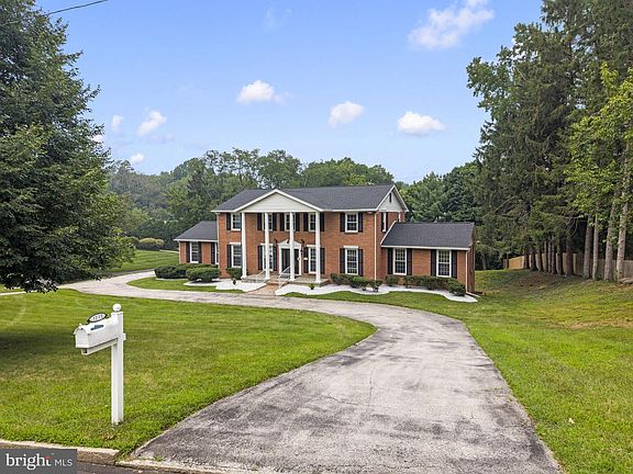 4th image of 1215 Club House Rd