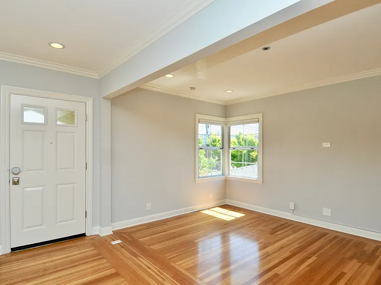 525 9th Ave — Photo 7