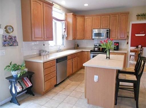 4th image of 52 Beatrice Ave