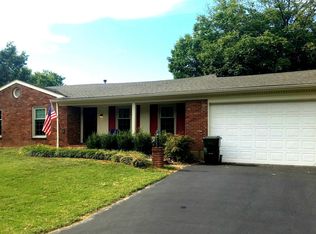 11205 Darlington Pl, Douglass Hills, KY 40243
