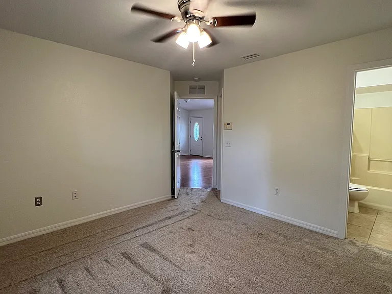212 E Vermont Ave — Photo 16