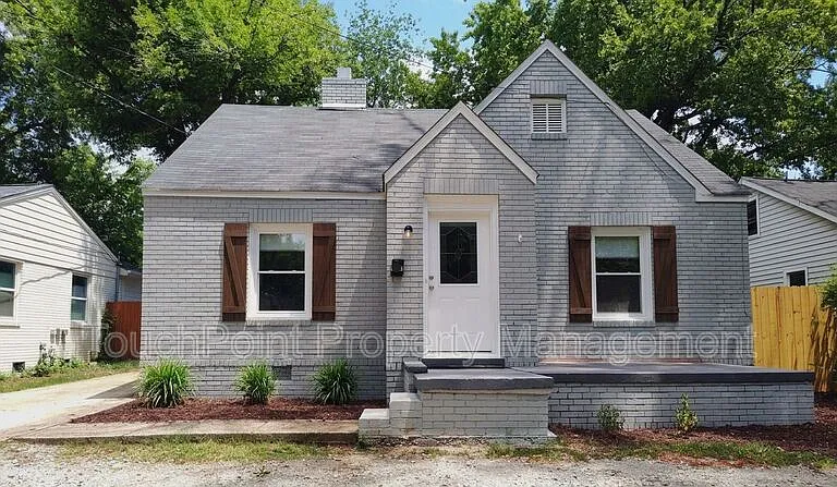 1405 Shamrock Dr — Photo 1