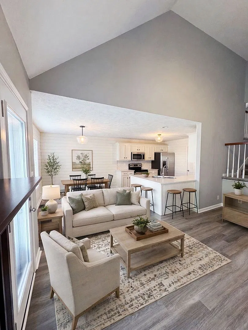 Stunning Home Near Exit 1 Modern Updates & Fantastic Layout! (3 Bed / 2 Bath) — Photo 2
