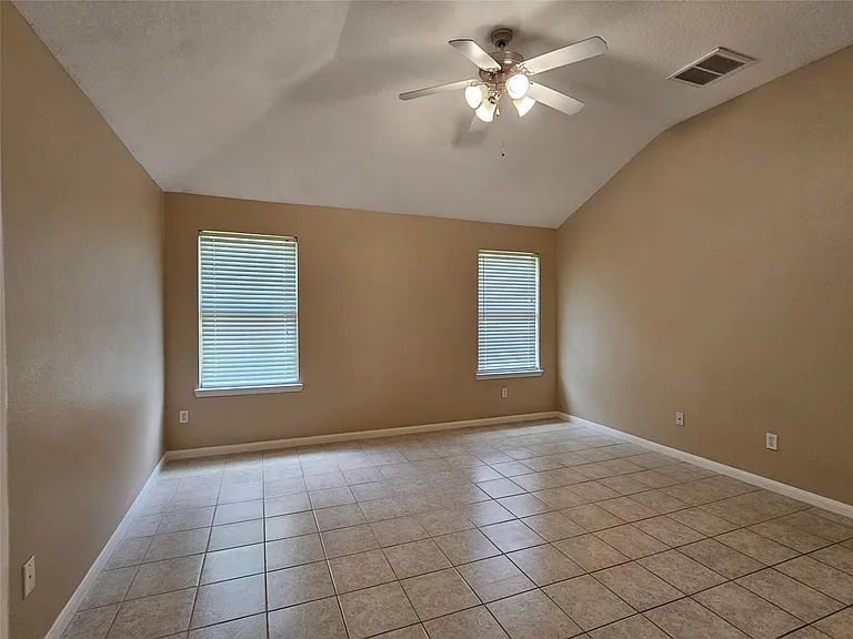 1079 Shadow Glenn Dr — Photo 4