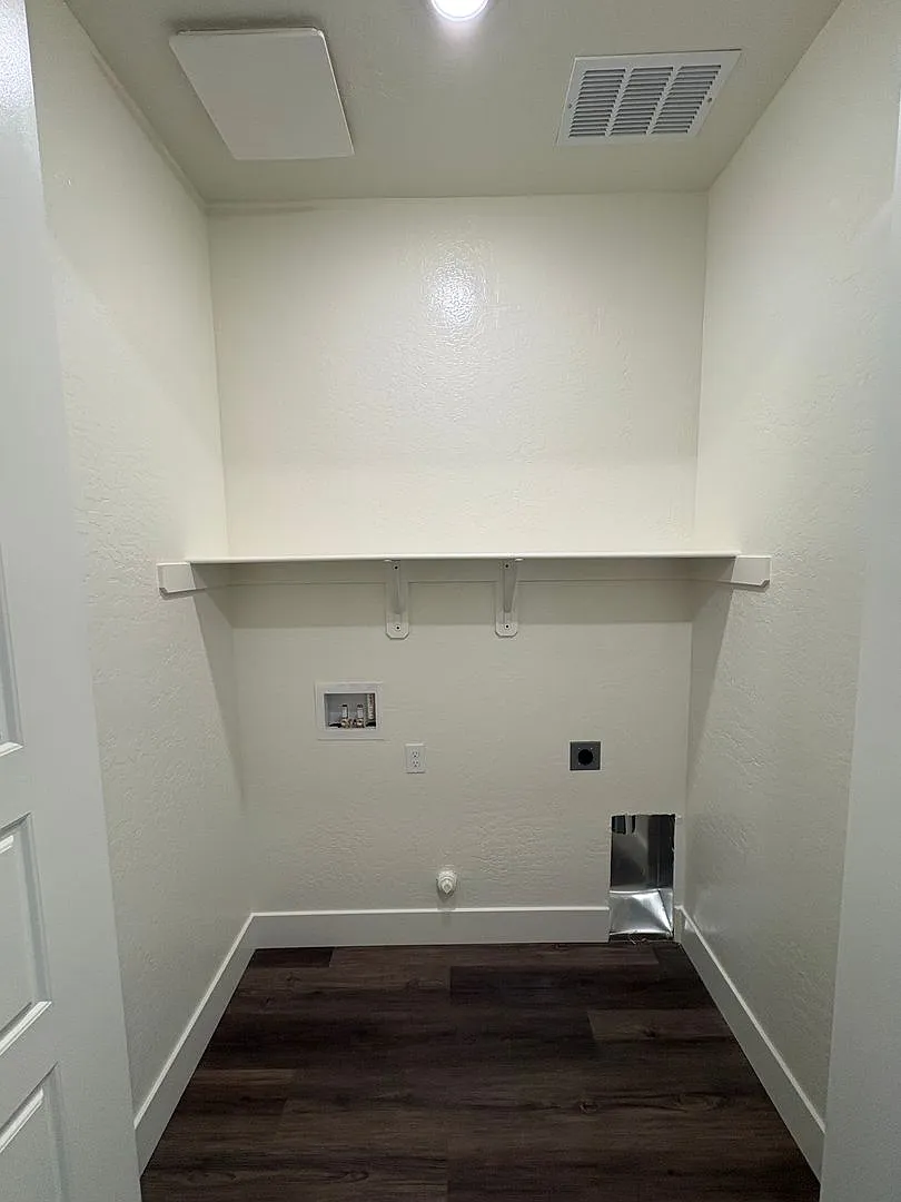 Newly built home Available Now! — Photo 4