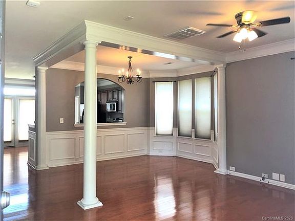 3rd image of 9544 Inglenook Ln