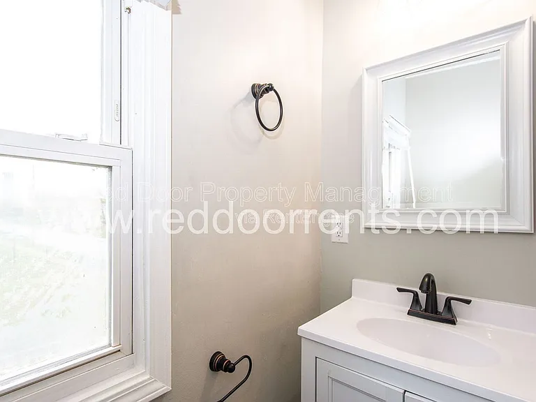 1329 E Market St #8 — Photo 26