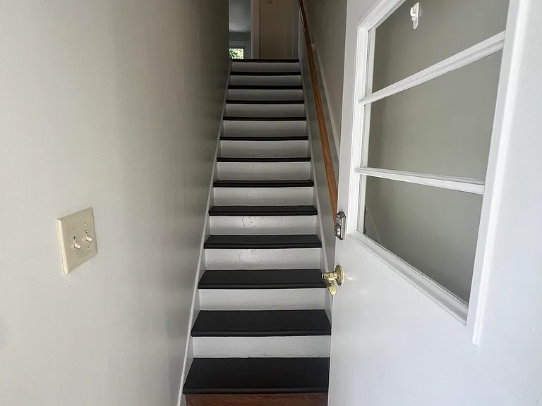 148 W Sylvania Ave #B — Photo 3