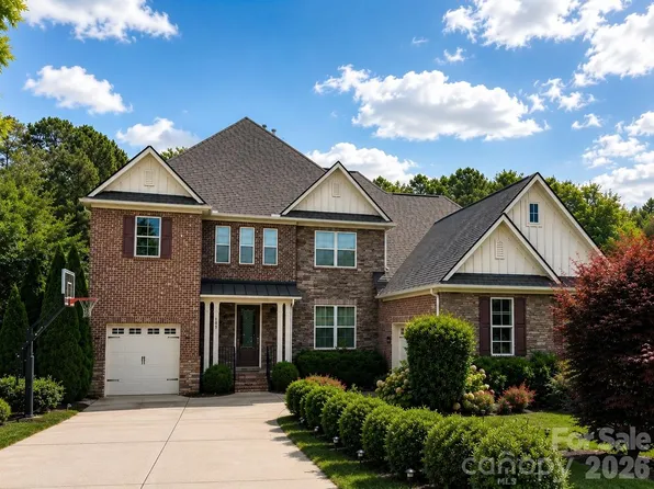 105 Highclere Dr, Waxhaw, NC 28173