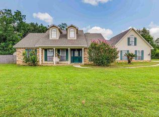 101 Countri Ln, Cantonment, FL 32533