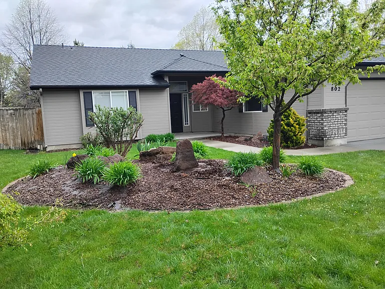 802 N Echohawk Way — Photo 1