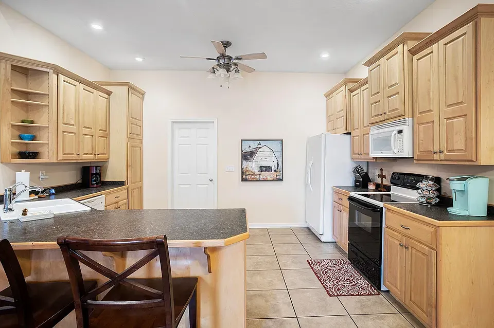 3 bed, 1758 sqft, $1,900 — Photo 3