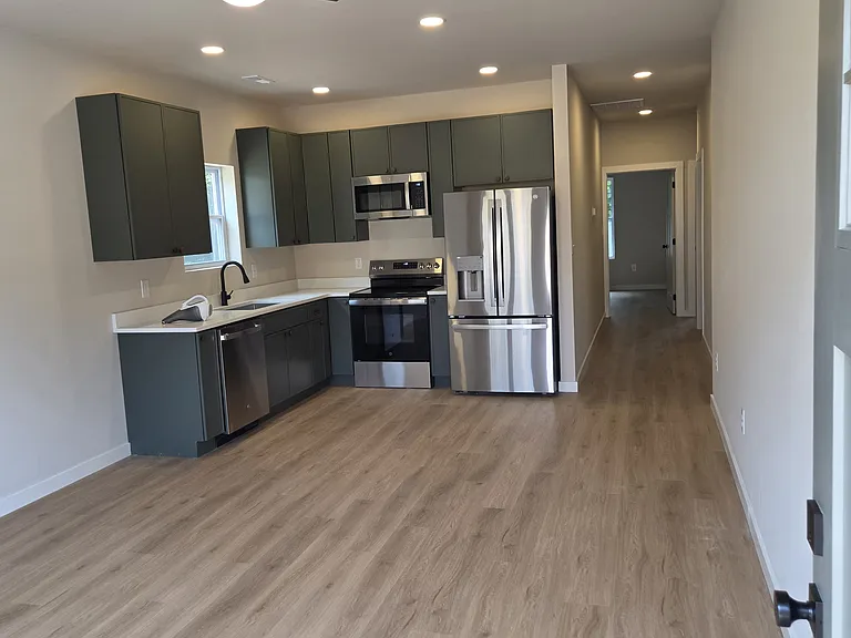5724 Wallwood Rd — Photo 3