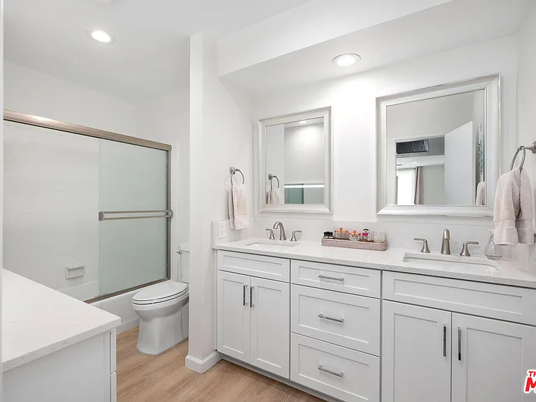 809 S Bundy Dr #205 — Photo 20