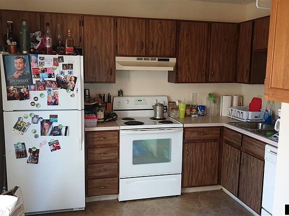 3rd image of 903 W Main Ave