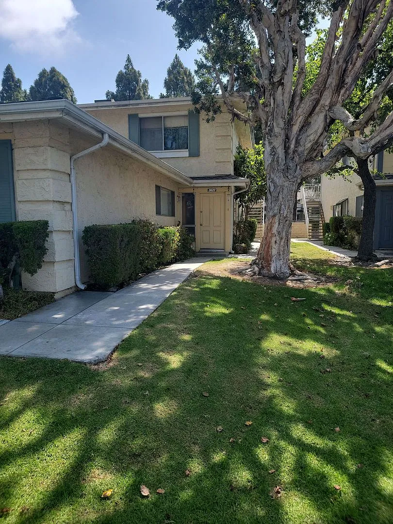 Marina Victoria Townhouse, garage & pool — Photo 3