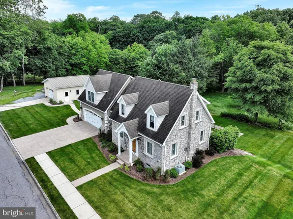 104 E High St, Annville, PA 17003