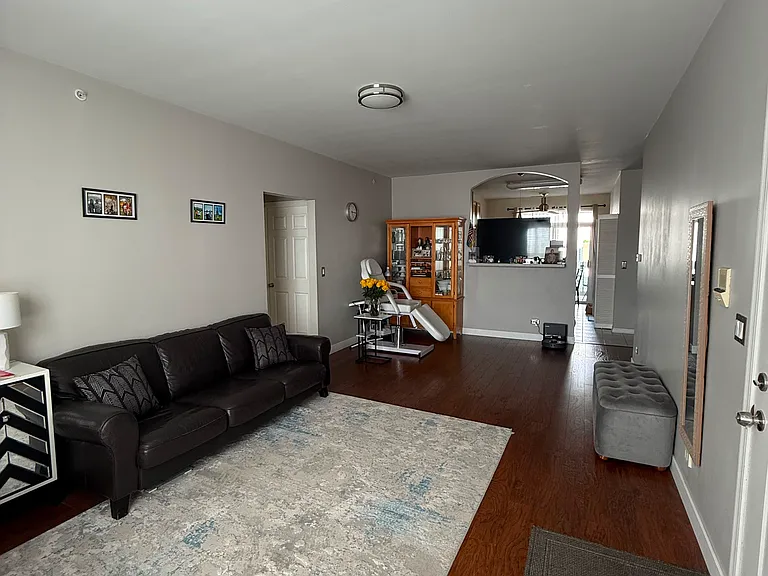 153 N Waters Edge Dr #E — Photo 1