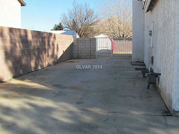 3rd image of 1358 E Belcher Ln
