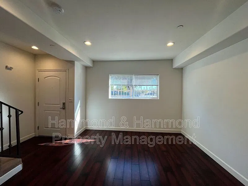 1 bed, 1.5 bath, 950 sqft, $2,195 — Photo 3