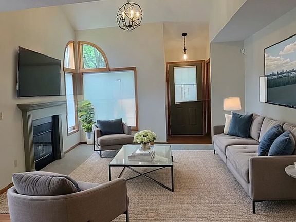 5th image of 1055 S Fillmore Cir NE