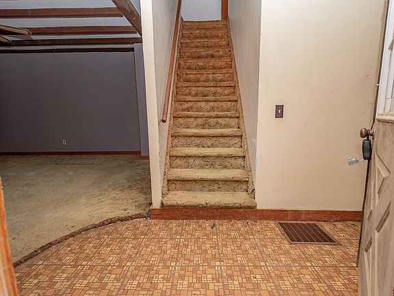 4th image of 33 Avenue Road