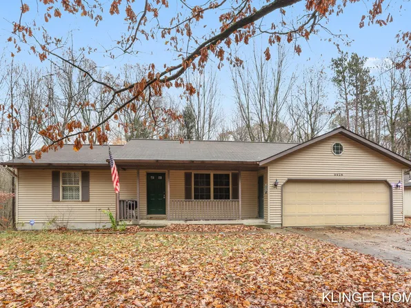 9926 Buchanan St, West Olive, MI 49460