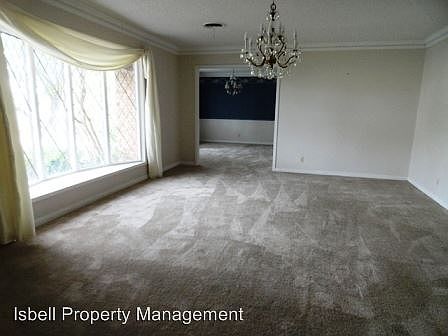 2nd image of 906 Oak Hill Dr