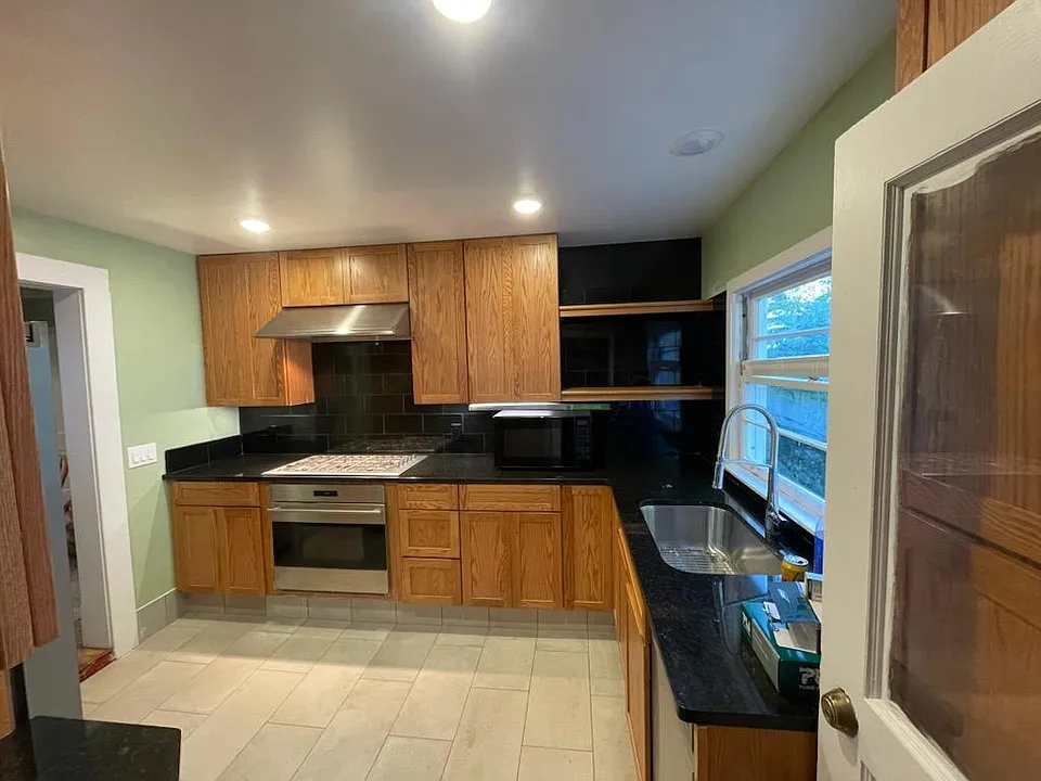 340 Diamond Ave SE #1