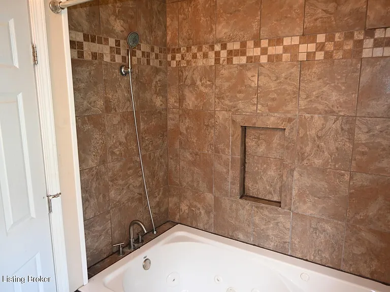 4412 Stony Brook Dr — Photo 2