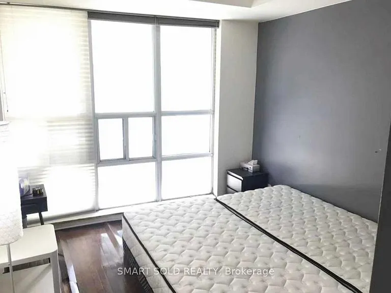 736 Spadina Ave #302 — Photo 11