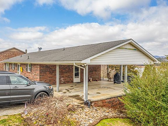 3rd image of 2590 Lakemont Cir