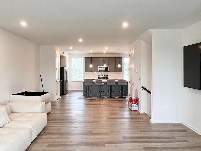 357 Andrew Ct — Photo 24