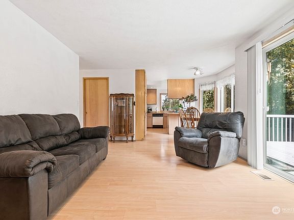 5th image of 304 17th Avenue Ct