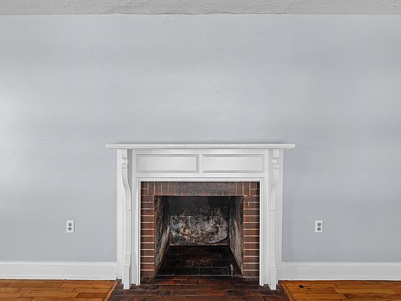 5th image of 1205 Louisville Rd