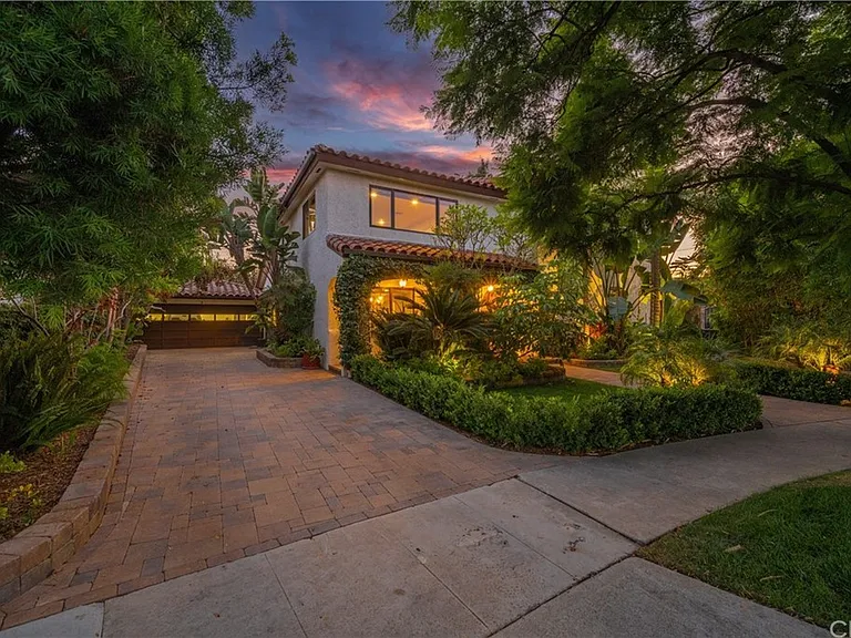 1337 Vuelta Grande Ave — Photo 39