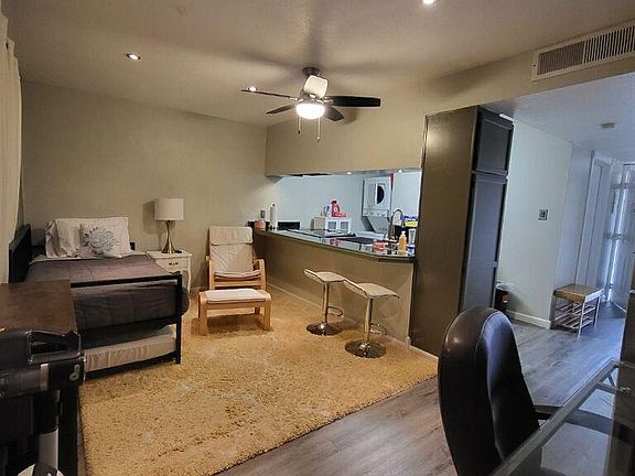 4th image of 4200 Montgomery Blvd NE APT 201