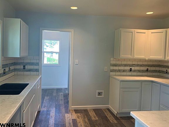 4th image of 609 S Elm St