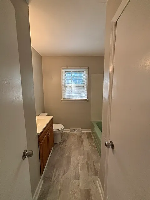 3 bed, 1.5 bath, 1180 sqft, $1,300 — Photo 4