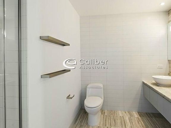 4th image of 30 W 63rd St APT 22G