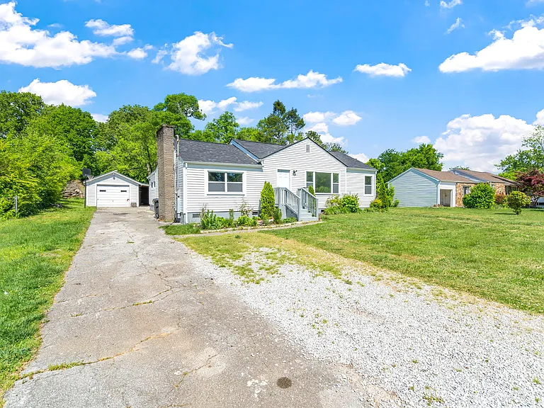 5700 Ridgefield Rd — Photo 2