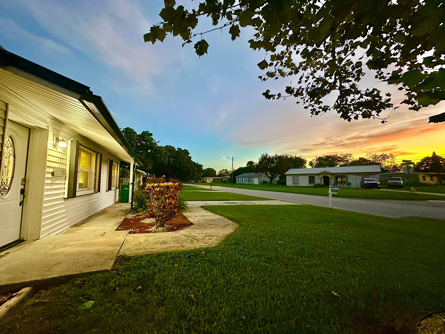 5 bed, 2208 sqft, $3,800 — Photo 2