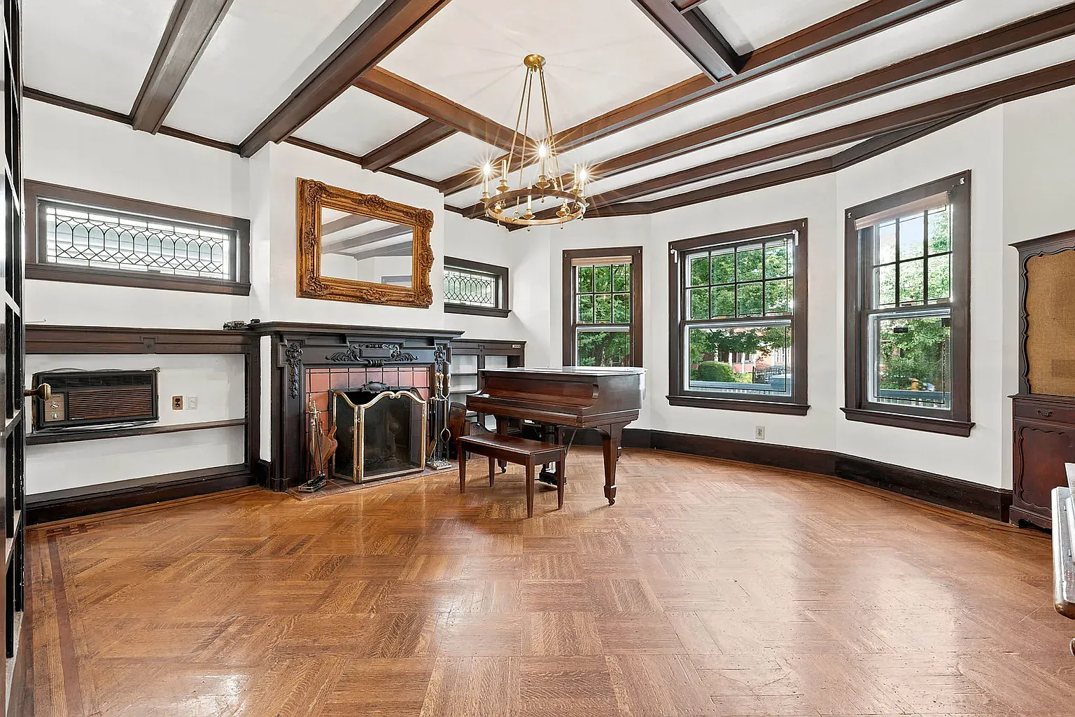 326 East 17th Street — Photo 3