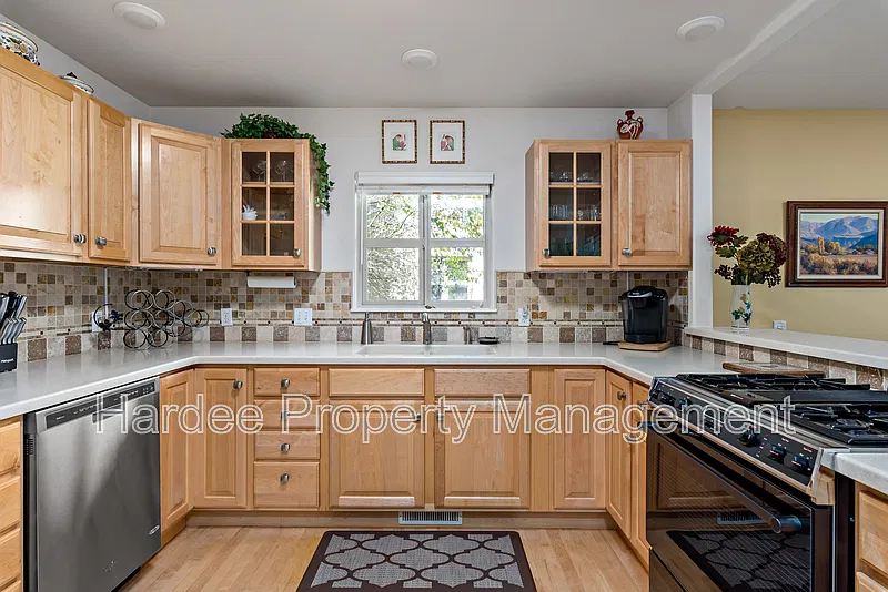 2 bed, 2.0 bath, 1696 sqft, $3,100 — Photo 4