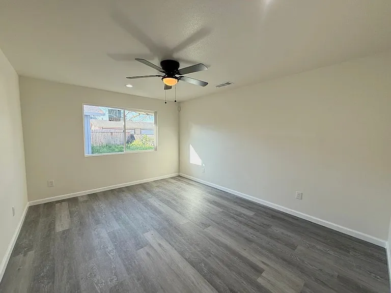 1422 Lansing St — Photo 11