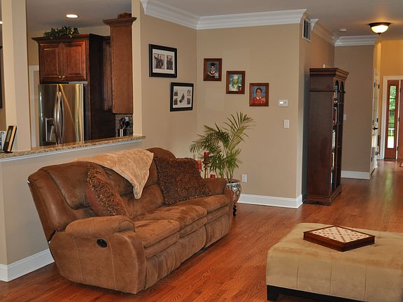 4th image of 6 Poplar Pl