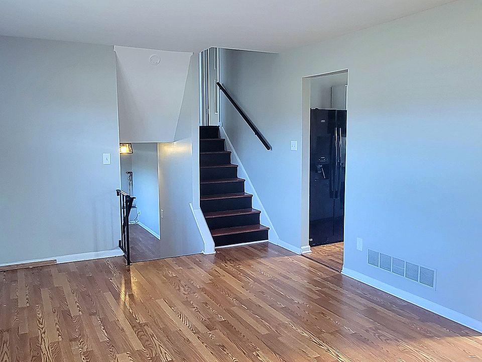 1st image of 103 W Shady Dr