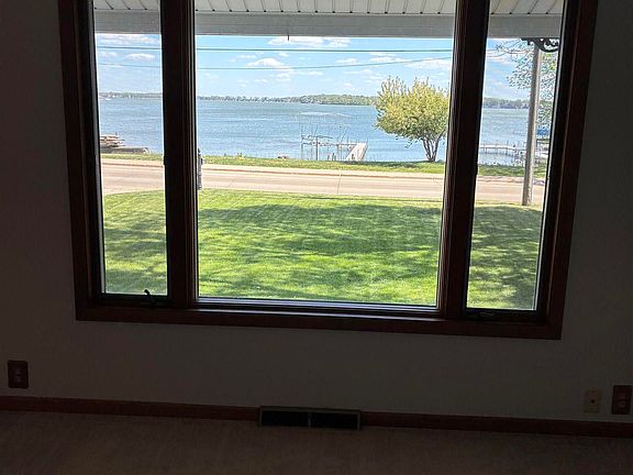 5th image of 2904 N Shore Dr