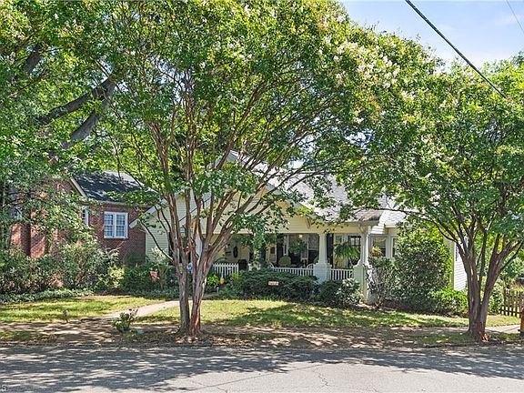 3rd image of 627 Hawthorne Rd